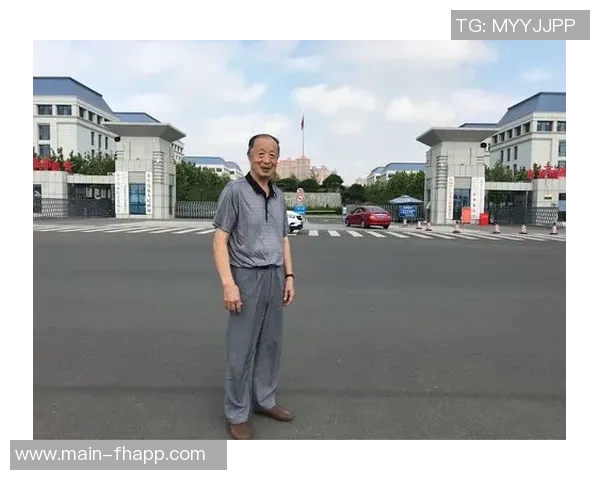 贝林厄姆为女友庆生晒甜蜜合照祝福生日快乐引发热议 贝林厄姆为女友庆生晒甜蜜合照祝福生日快乐引发热议