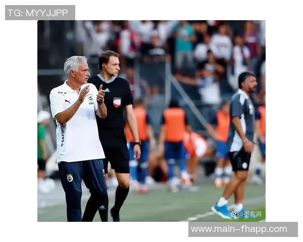 加图索与布冯亲临罗马比赛现场考察意大利球员表现