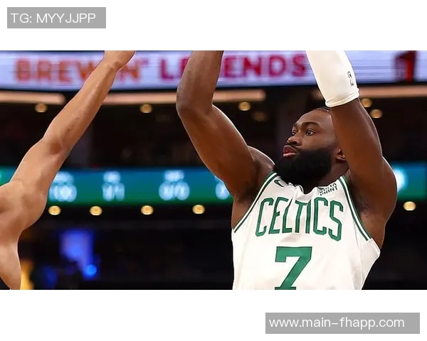 杰伦布朗首节表现抢眼8投5中贡献12分2篮板3助攻助力球队连连得分 杰伦布朗首节表现抢眼8投5中贡献12分2篮板3助攻助力球队连连得分