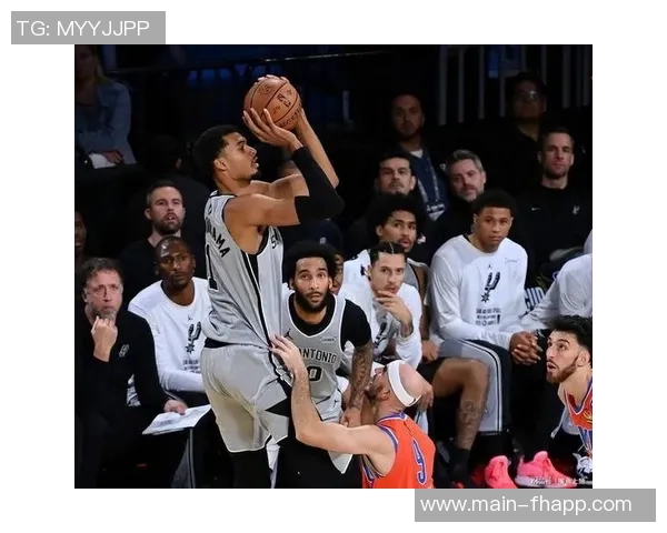 尼克斯与马刺比赛裁判报告揭示争议判罚巴恩斯防守未犯规引发热议